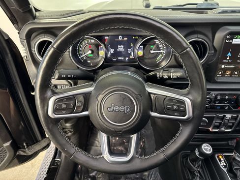 Used 2022 Jeep Wrangler Unlimited Sahara w/ Cold Weather Group AWD/4WD image 12