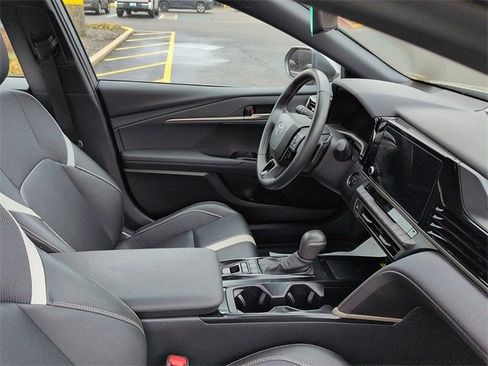 Certified 2025 Toyota Camry SE image 10