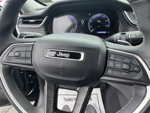 Used 2023 Jeep Grand Cherokee Limited image 25