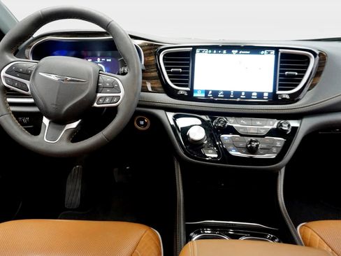 Used 2022 Chrysler Pacifica Pinnacle FWD image 20