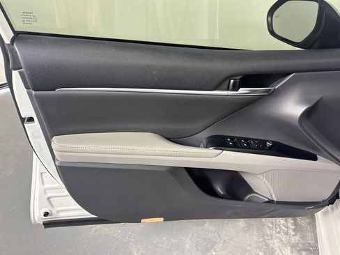Used 2019 Toyota Camry XSE FWD image 25