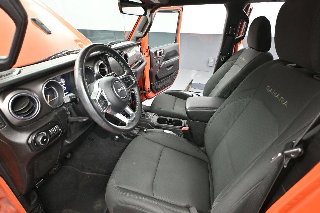 Used 2018 Jeep Wrangler Unlimited Sahara w/ Dual Top Group AWD/4WD image 16