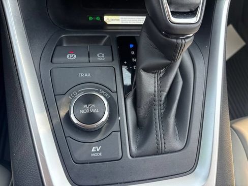 Used 2022 Toyota RAV4 XLE Premium AWD/4WD image 13