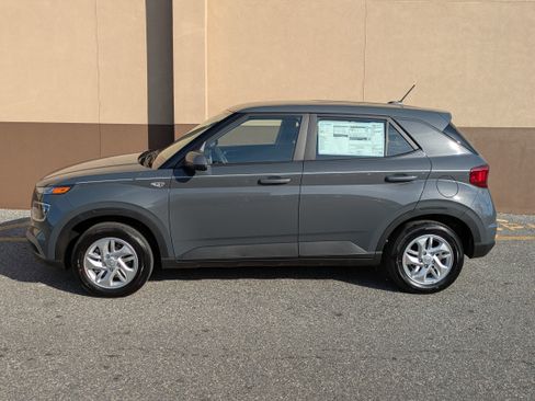 New 2026 Hyundai Venue SE image 9