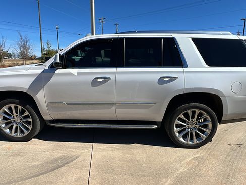 Used 2020 Cadillac Escalade Premium Luxury image 11