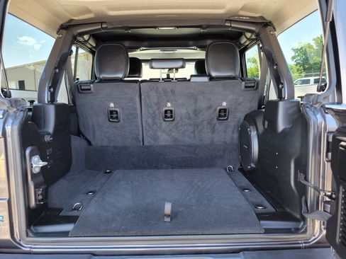 Used 2021 Jeep Wrangler Unlimited Sahara w/ Cold Weather Group AWD/4WD image 19