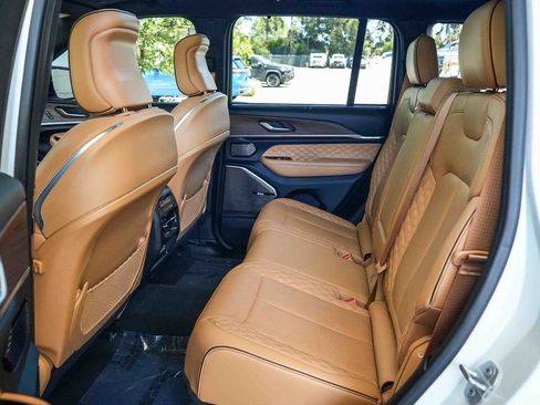 Used 2022 Jeep Grand Cherokee Summit w/ Advanced Protech Group IV AWD/4WD image 18