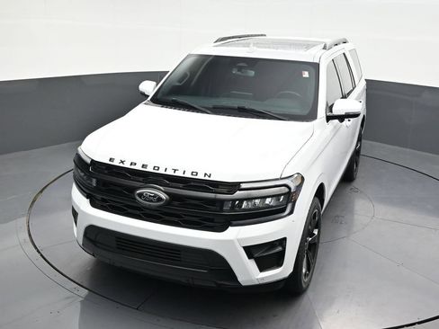 Used 2023 Ford Expedition Limited image 22