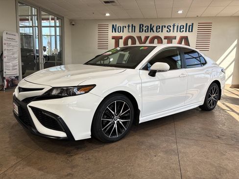Used 2023 Toyota Camry SE w/ Protection Package (Q2) (TMS) FWD image 1