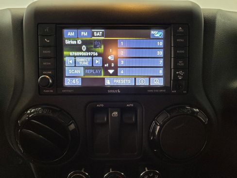 Used 2017 Jeep Wrangler Sahara AWD/4WD image 25