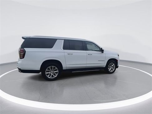 Used 2023 Chevrolet Suburban Premier image 12