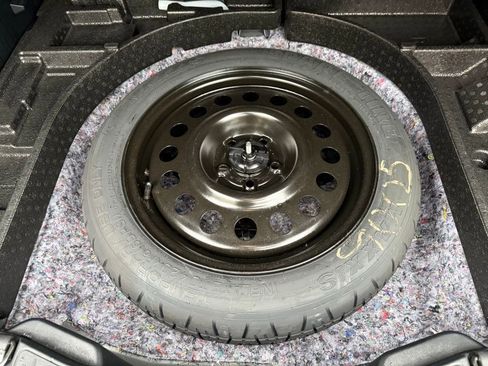 Used 2022 Ford Escape Titanium image 22