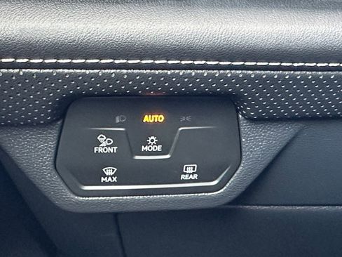 Used 2024 Volkswagen Atlas Cross Sport SE w/ Panoramic Sunroof Package image 20