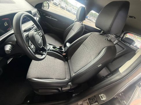Used 2025 Kia Seltos S AWD/4WD image 18