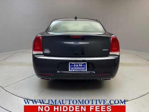 Used 2019 Chrysler 300 Limited w/ Safetytec Plus Group image 4
