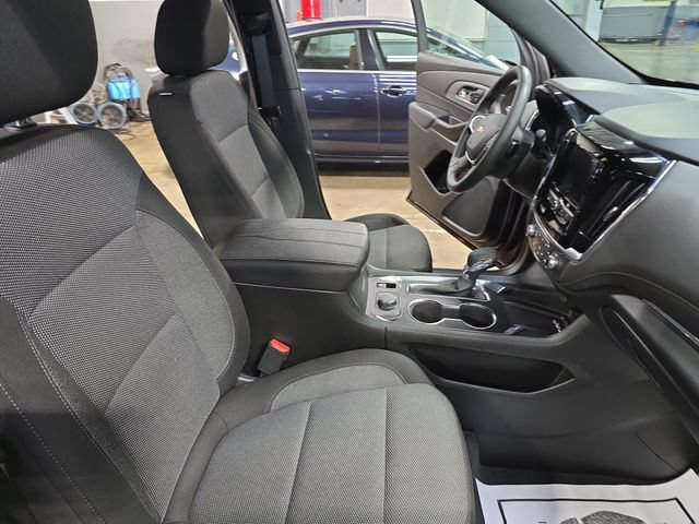 Used 2023 Chevrolet Traverse LT w/ LPO, Floor Liner Package FWD image 13