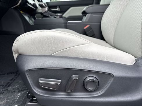 Used 2025 Toyota Tacoma Limited AWD/4WD image 12