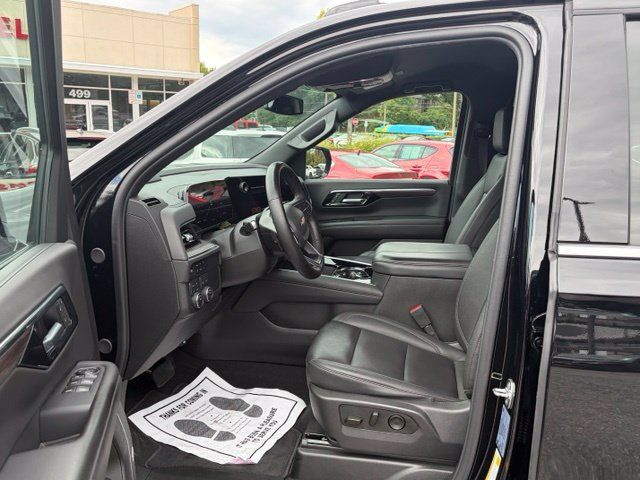 Used 2025 Chevrolet Suburban LT w/ Comfort Package AWD/4WD image 16