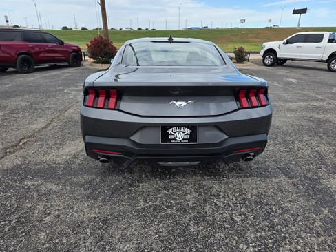 Used 2025 Ford Mustang Coupe RWD image 6