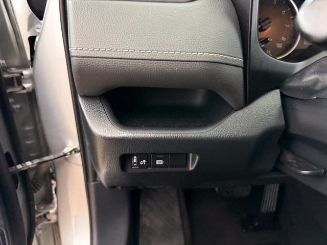 Used 2019 Toyota RAV4 XLE FWD image 24