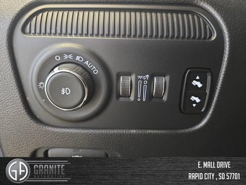 Used 2024 Jeep Wagoneer Series III AWD/4WD image 31
