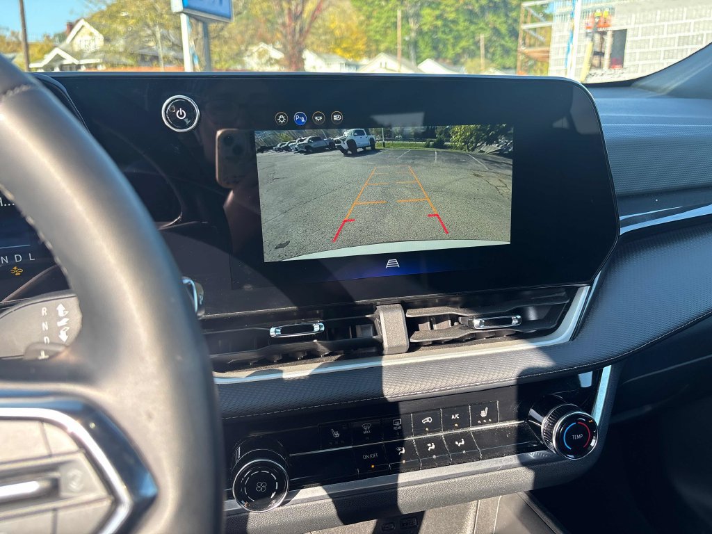 Used 2026 Chevrolet Equinox LT AWD/4WD image 16
