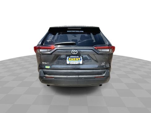 Used 2021 Toyota RAV4 LE image 7