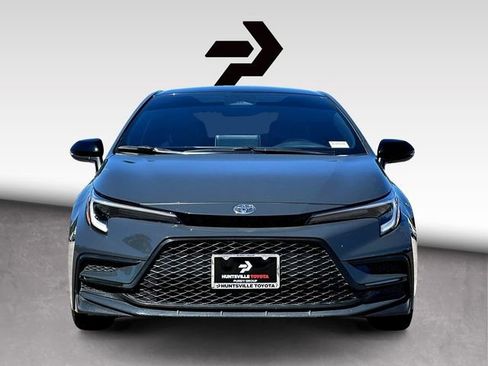 Used 2025 Toyota Corolla LE image 3