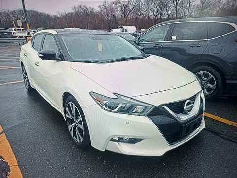 Used 2017 Nissan Maxima Platinum image 3