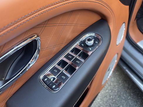 Used 2023 Bentley Bentayga Extended Wheelbase image 12