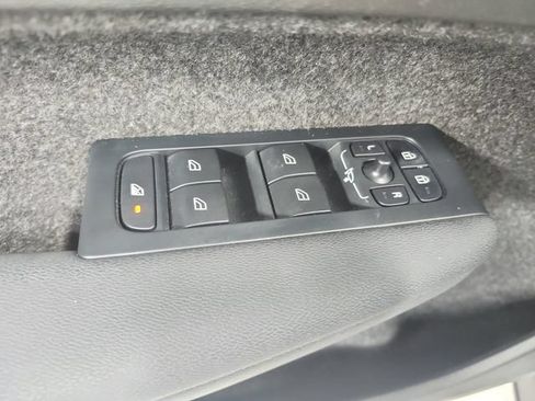 Used 2024 Volvo XC40 B5 Plus AWD/4WD image 37