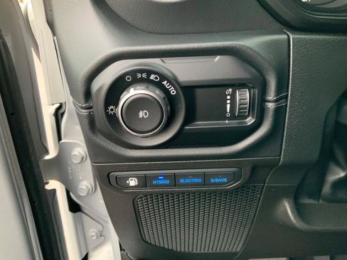 Used 2024 Jeep Wrangler High Altitude AWD/4WD image 30