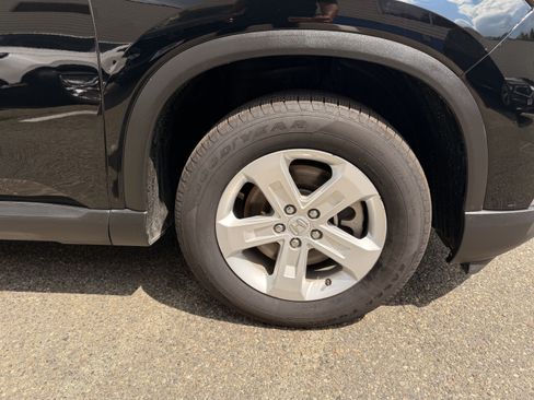 Used 2023 Honda Pilot LX image 9
