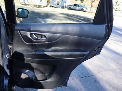 Used 2015 Nissan Rogue SV w/ SV Premium Package image 25