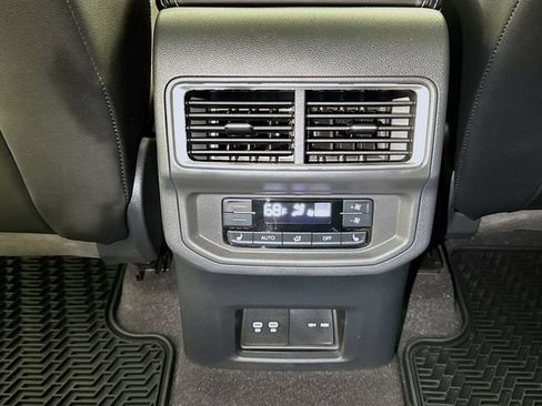 Used 2024 Volkswagen Atlas SEL AWD/4WD image 24