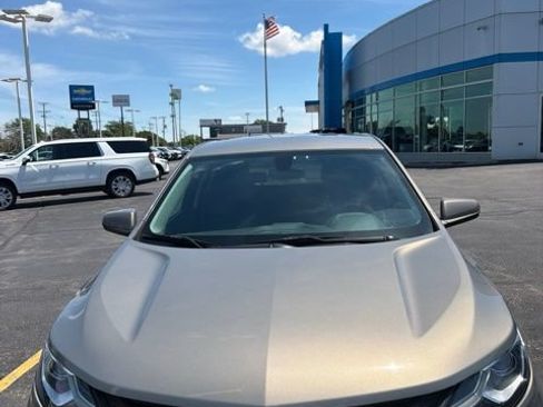 Used 2019 Chevrolet Equinox LT FWD image 3
