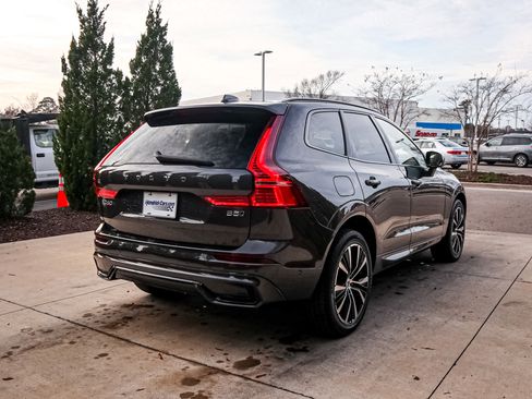 Used 2025 Volvo XC60 B5 Plus image 10