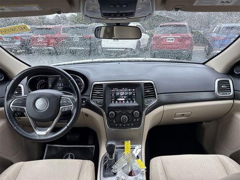 Used 2021 Jeep Grand Cherokee Laredo w/ Security & Convenience Group image 22