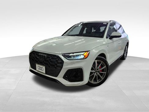 Certified 2024 Audi Q5 e Premium Plus image 3