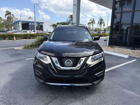 Used 2017 Nissan Rogue SV w/ SV Premium Package image 3