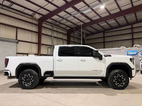 Used 2024 GMC Sierra 2500 AT4 w/ AT4 Preferred Package AWD/4WD image 3