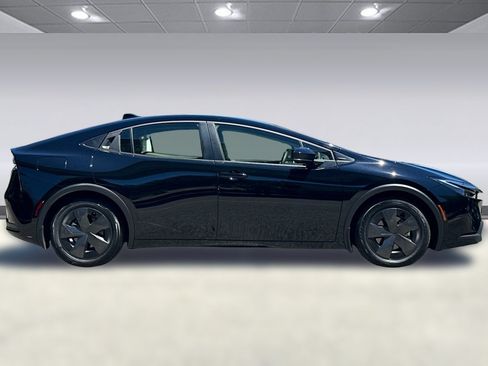 Used 2025 Toyota Prius Plug-In Hybrid FWD image 7