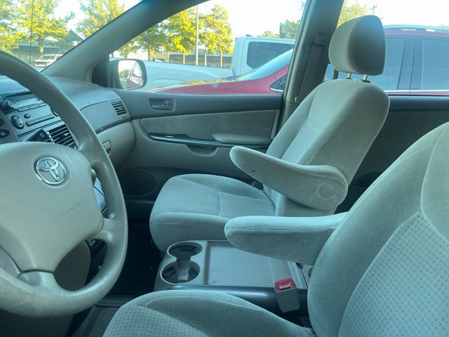 Used 2006 Toyota Sienna FWD image 2