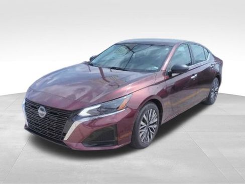 Used 2024 Nissan Altima 2.5 SV FWD image 4