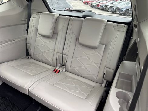 Used 2024 Volkswagen Atlas SE image 16