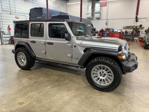 Used 2020 Jeep Wrangler Unlimited Sport AWD/4WD image 4