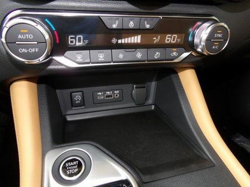 Used 2025 Nissan Sentra SV w/ SV Premium Package image 22