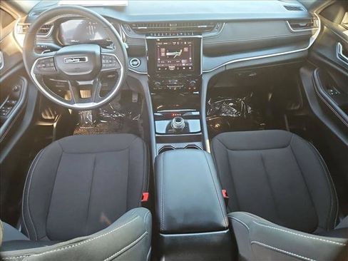 Used 2025 Jeep Grand Cherokee Laredo w/ Luxury Tech Group I AWD/4WD image 23