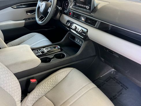 Certified 2024 Honda Pilot LX image 32