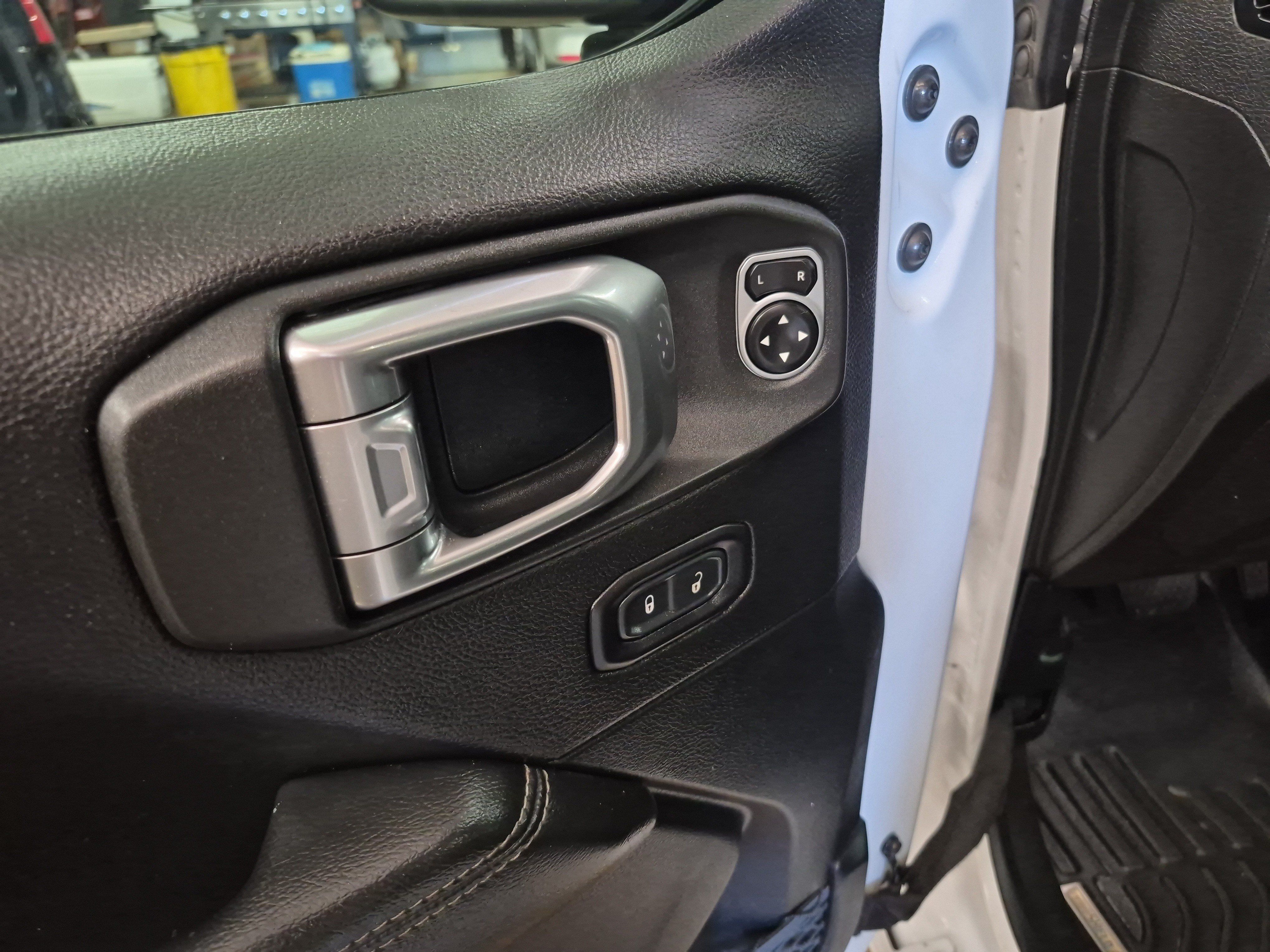 Used 2019 Jeep Wrangler Unlimited Sahara AWD/4WD image 9